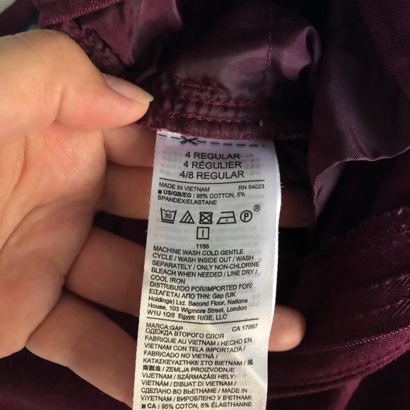 Gap Slim City Cropped Pants in Burgundy - Picture 3 of 4